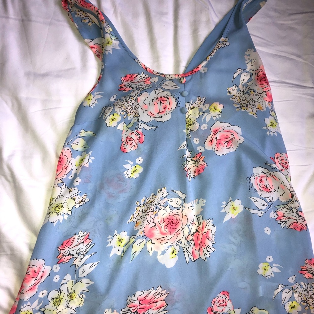 Light blue flowered tank top and bow back